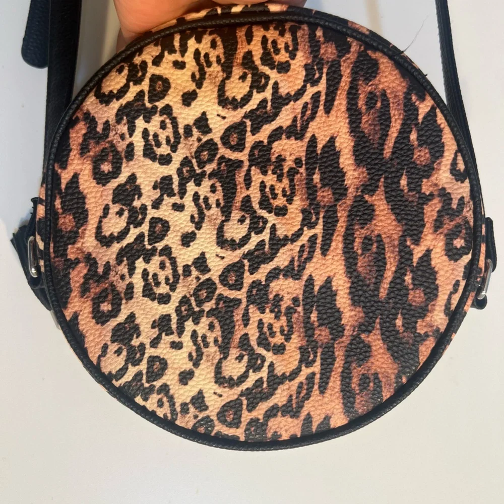 Animal print cros body DSW Mix No. 6 Elegant Black Accessory